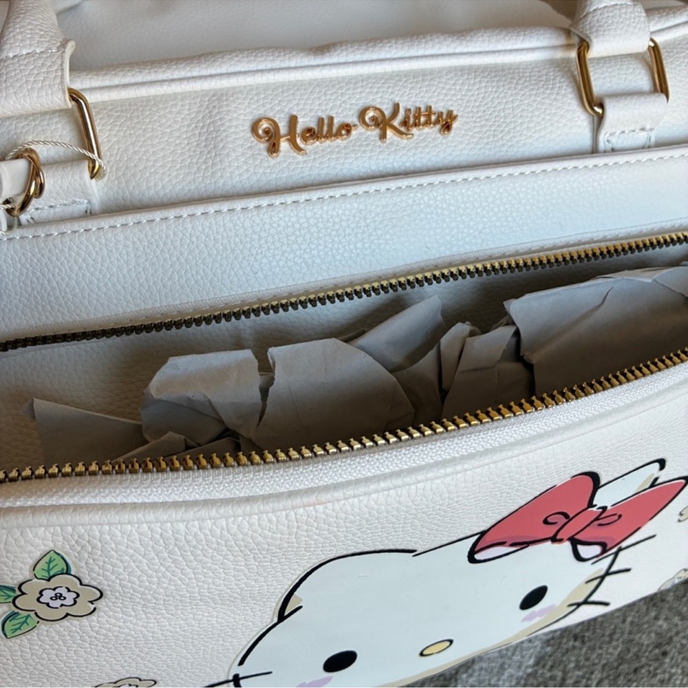 PRIMARK  🎀 Hello Kitty Large Travel Bag Collectable - Picture 10 of 12